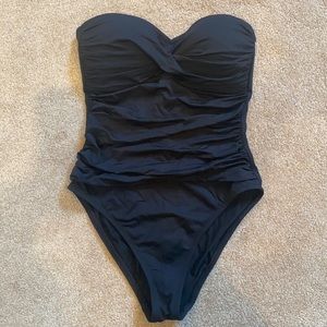 La Blanca One-Piece Swimsuit Size 8 Black